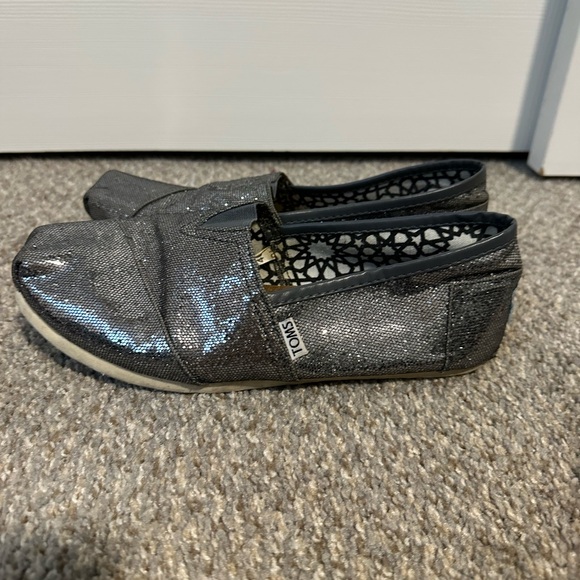 Toms - Picture 3 of 4